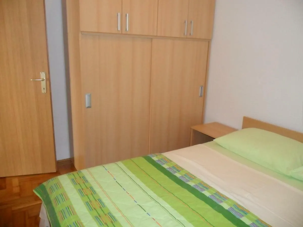Apartmani Tomicic Malinska 0*,  Croatia