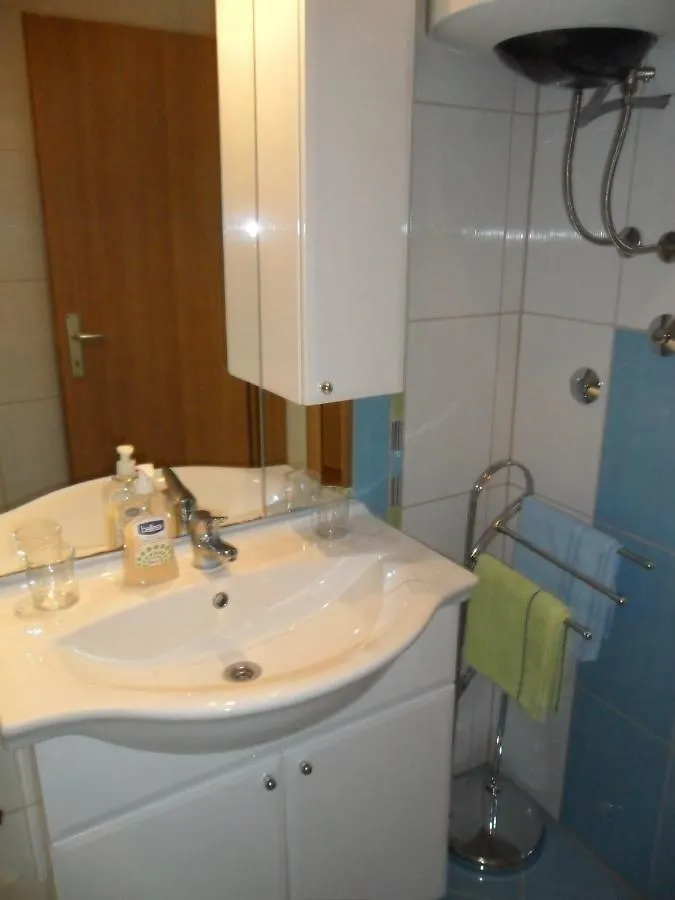 Apartmani Tomicic Malinska 0*,